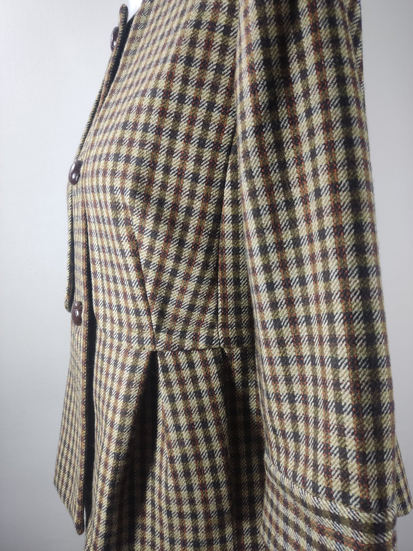 Chaqueta a cuadros tonos marrón, oliva, beige, café. diseño mangas 3/4 cod 1000006