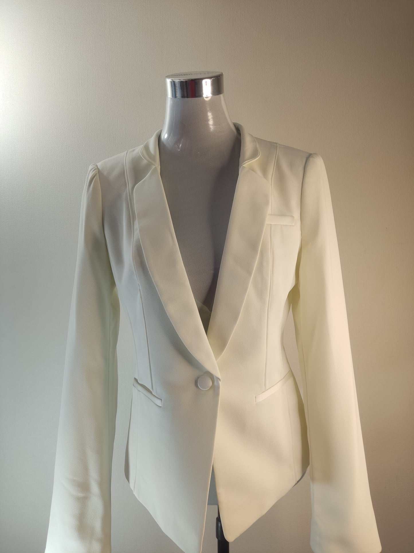 Chaqueta blazer marfil botón único  cod 1000003