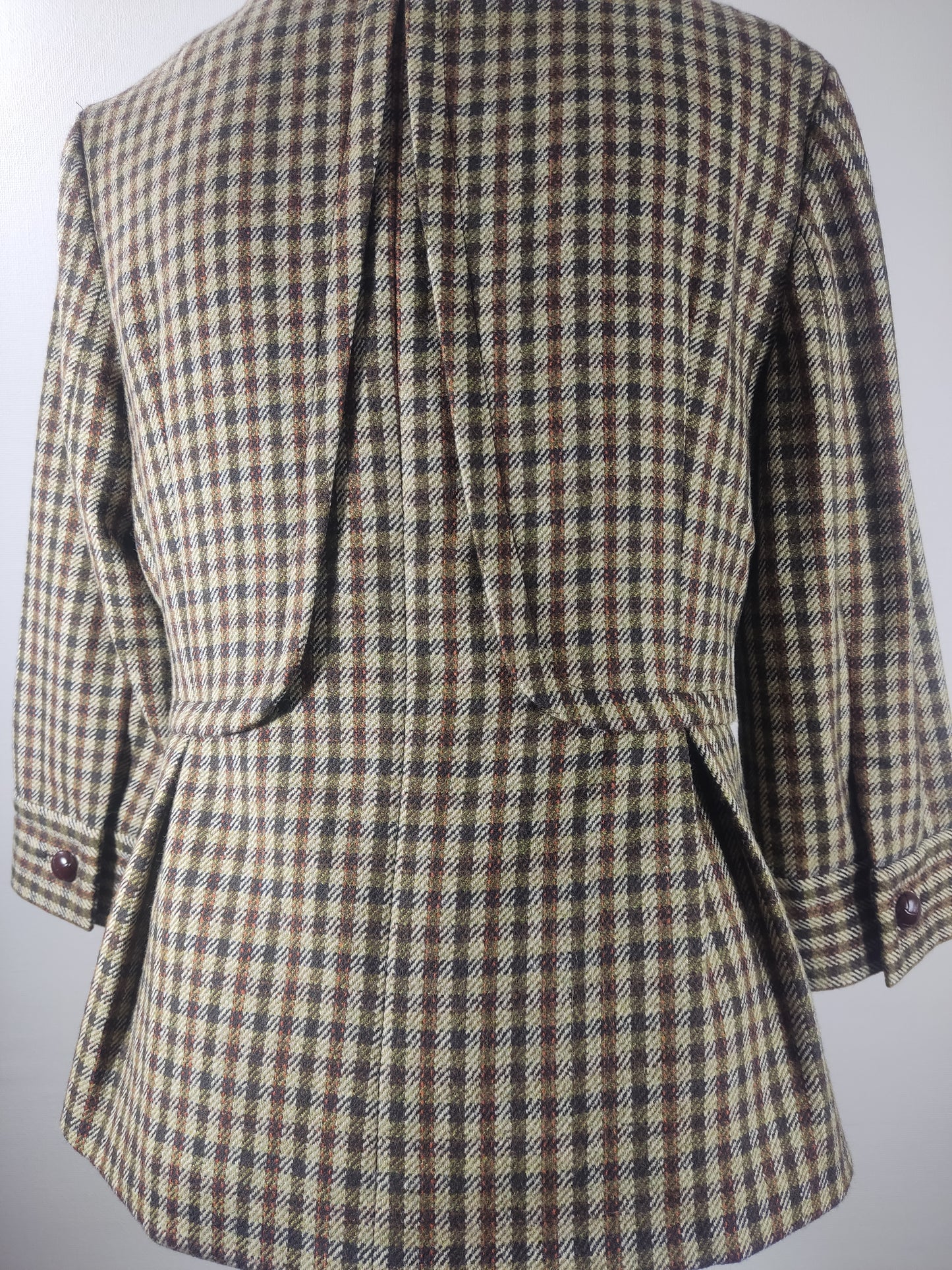 Chaqueta a cuadros tonos marrón, oliva, beige, café. diseño mangas 3/4 cod 1000006