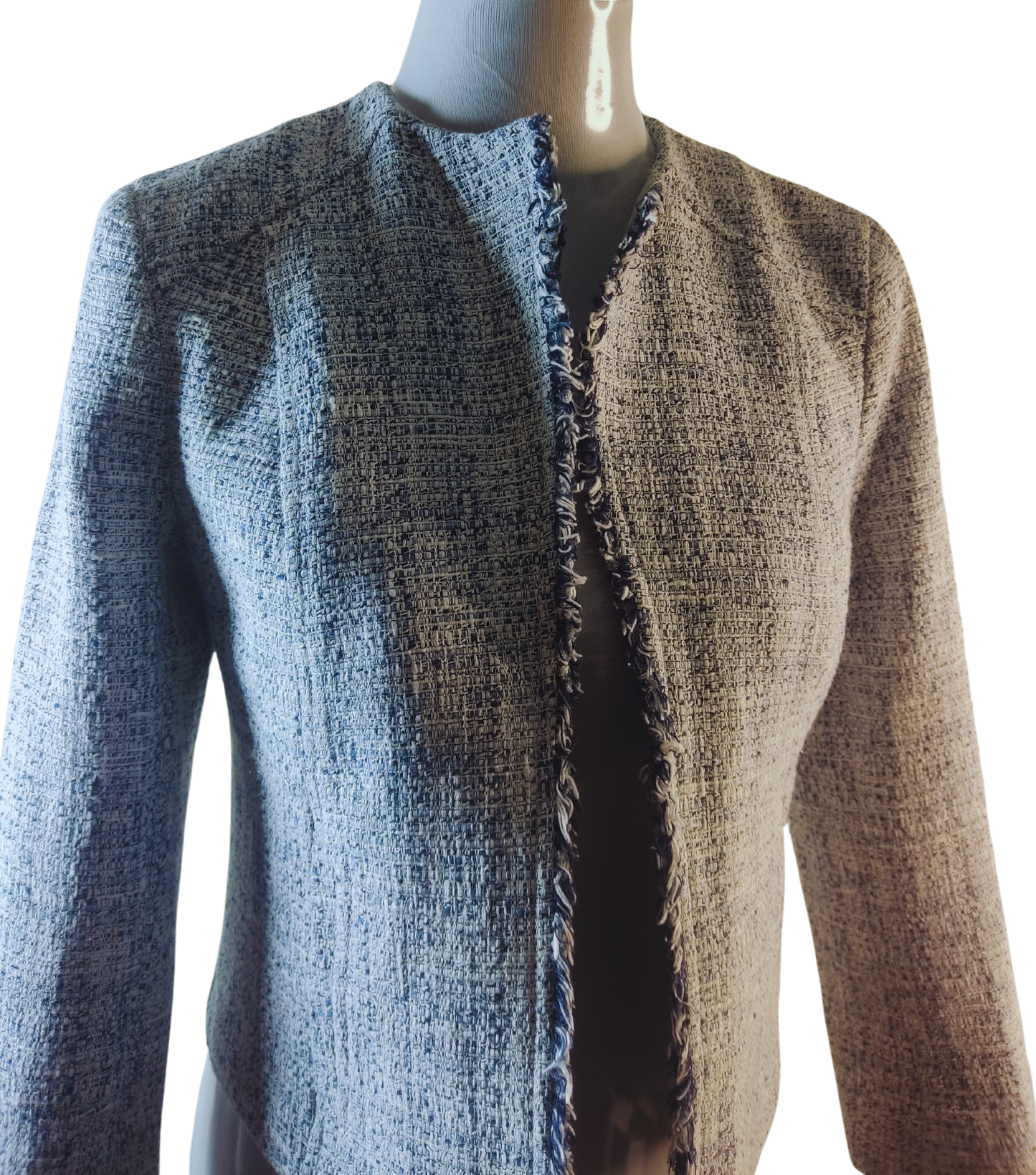 Chaqueta matices blancos y azules rugoso corte desflecado cod 1000011