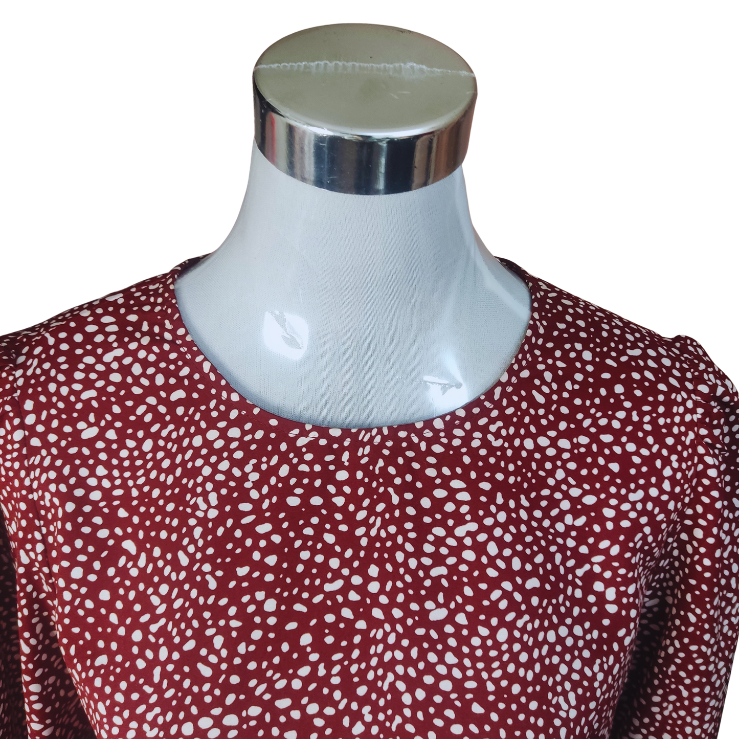 Blusa color burdeo oscuro con puntos blancos irregulares cod. 4000026