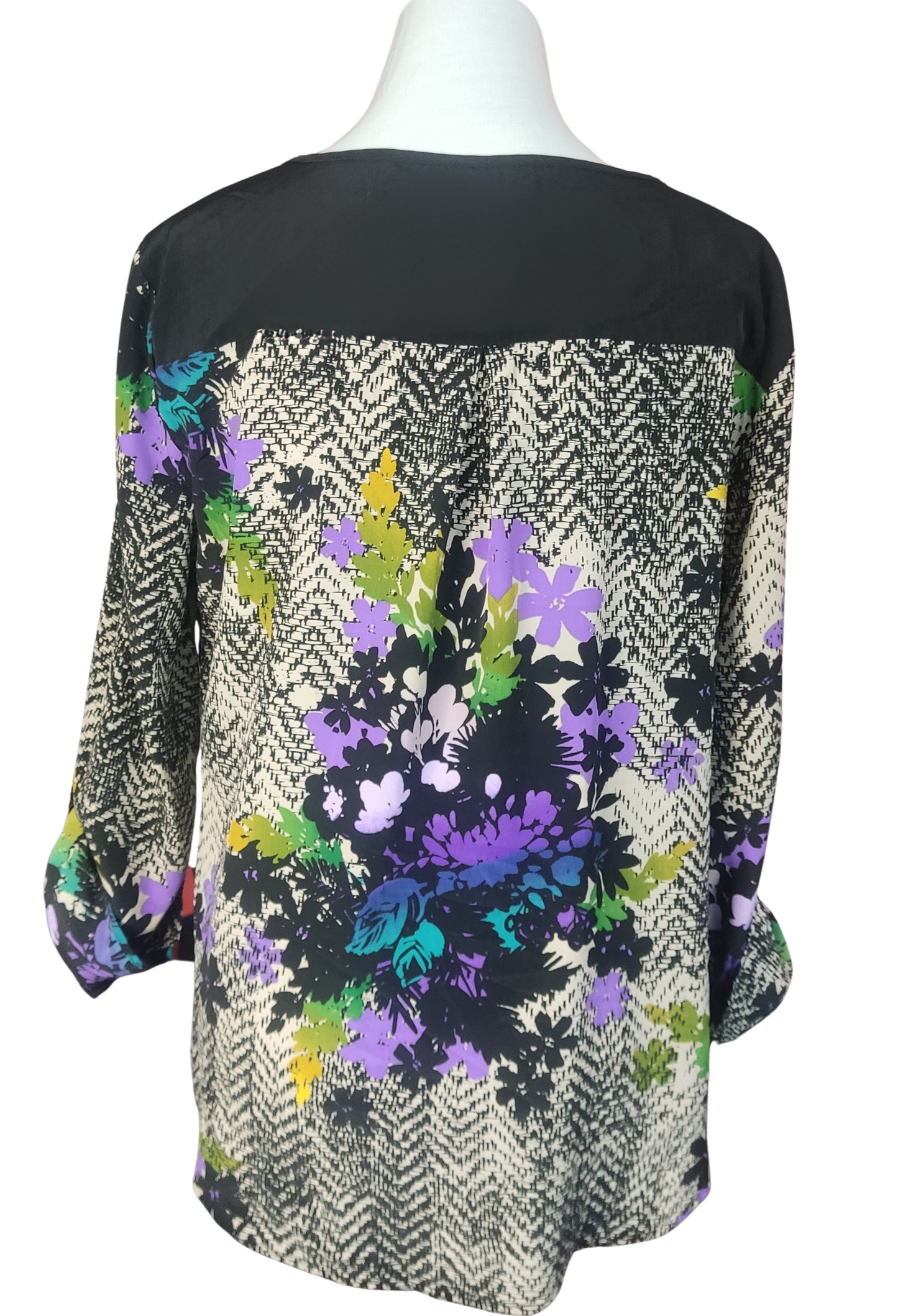 Blusa negra con estampado blanco y negro en zig zag cod 4000027