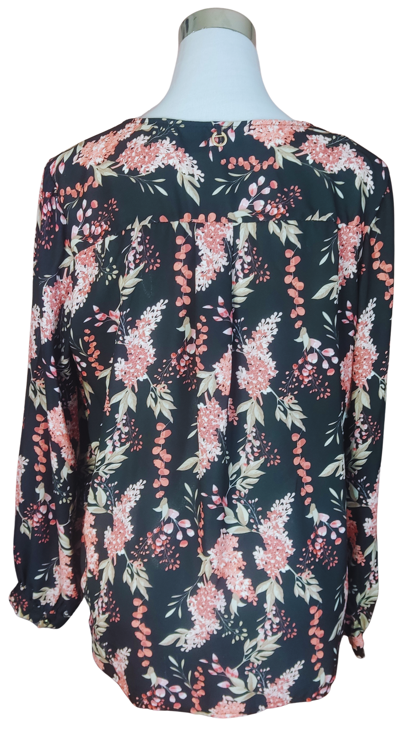 Blusa color negro con estampado floral tonos rosa blanco cod 4000029