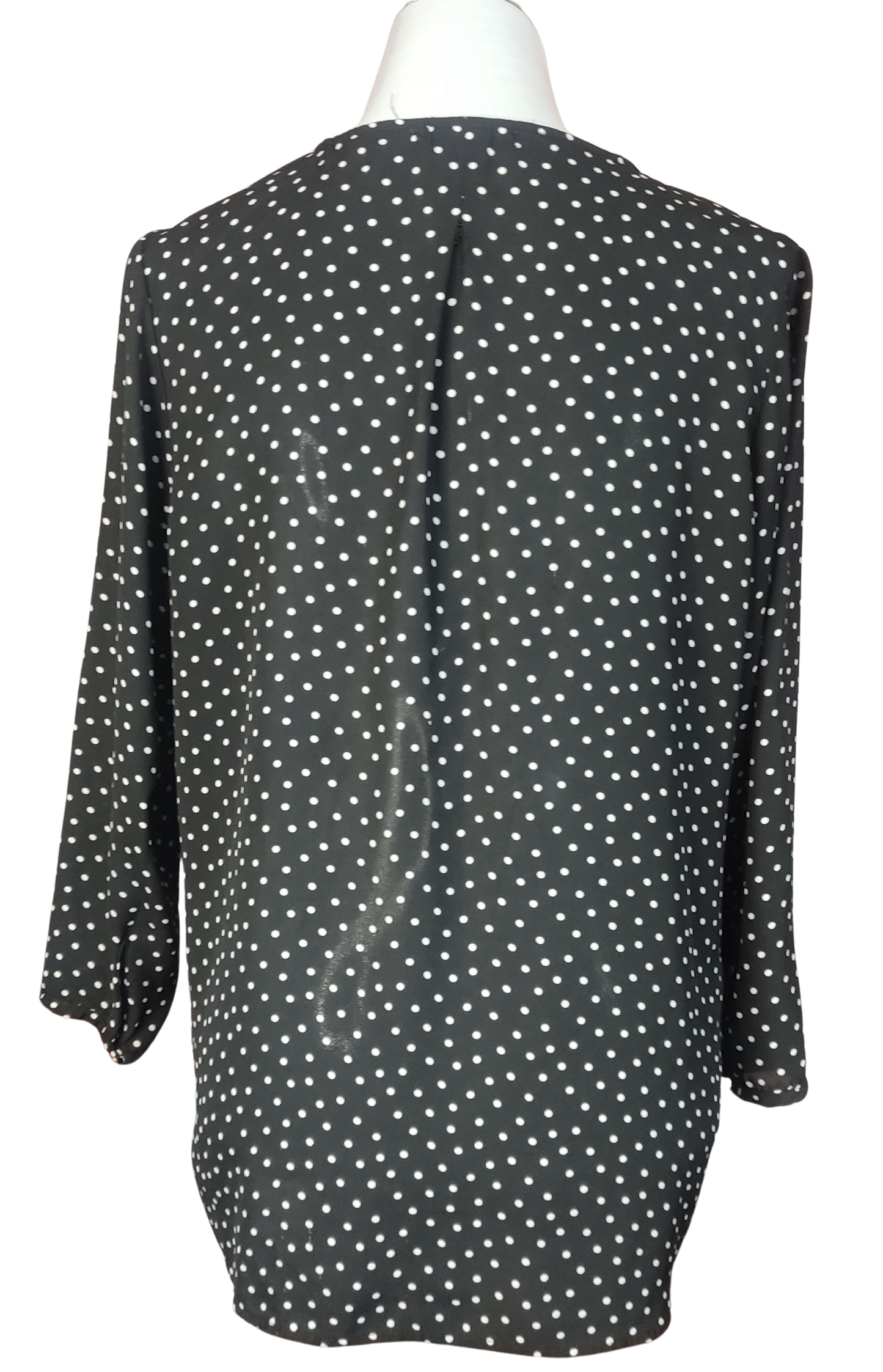 Blusa color negro con lunares blancos cierre frontal cod 4000031