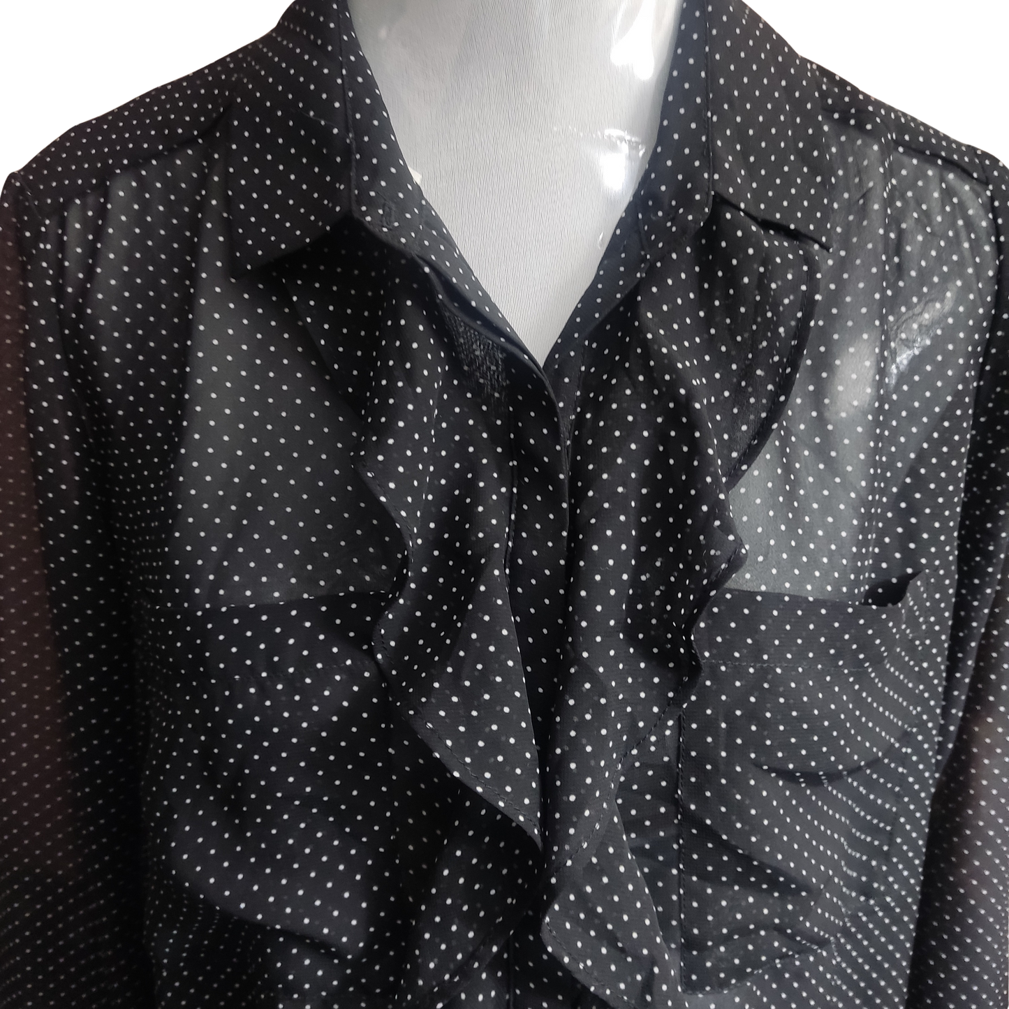Blusa color negro con lunares blancos pequeños cod 4000036